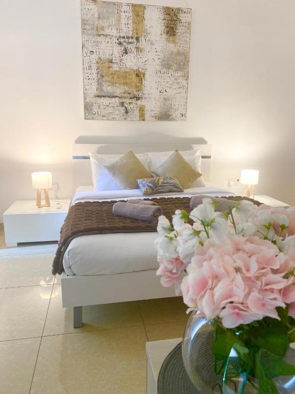 Spacious 3-bedroom apartment near Spinola by Gen X - Chambres d'hôtes San Ġiljan