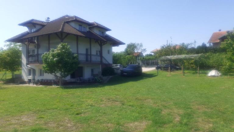 Apartman EXIT-TVRĐAVA - Chambres d'hôtes Petrovaradin