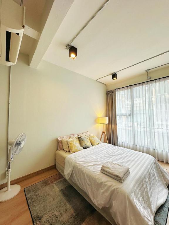 260m walk to BTS Prakanong - B&B Bangkok