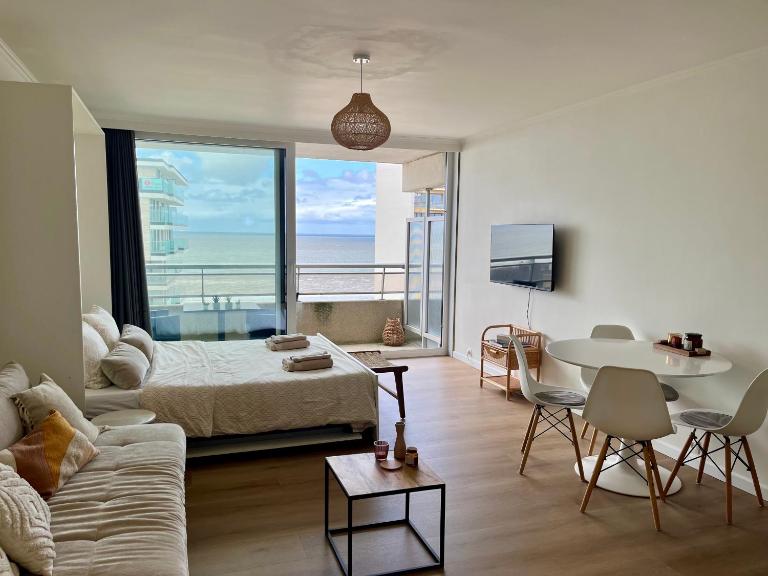 Zen Seaview Studio Apartment - B&B Ostende
