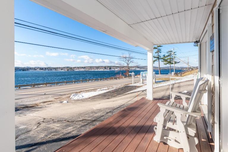 Steps to Beach: Lake-View Laconia Getaway! - B&B Laconia
