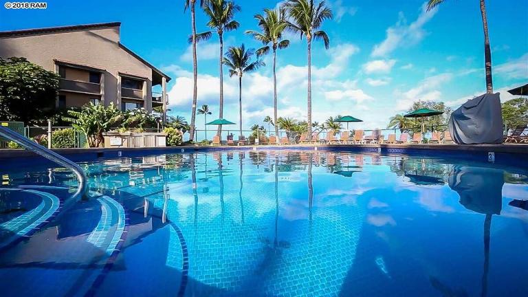 1bd Condo FREE AC great location - steps to ocean! - B&B Kīhei