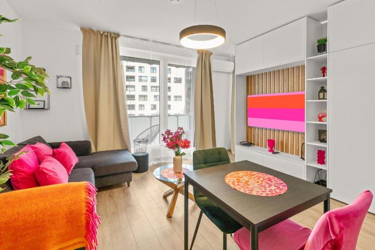 LAM Fuchsia AC-Balcony - Chambres d'hôtes Bratislava