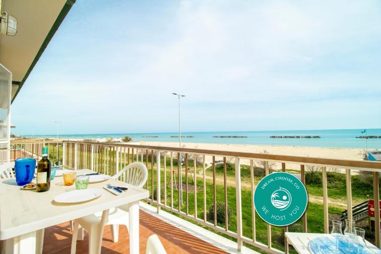 Large balcony overlooking the sea Wi-Fi Parking - B&B Lido di Fermo