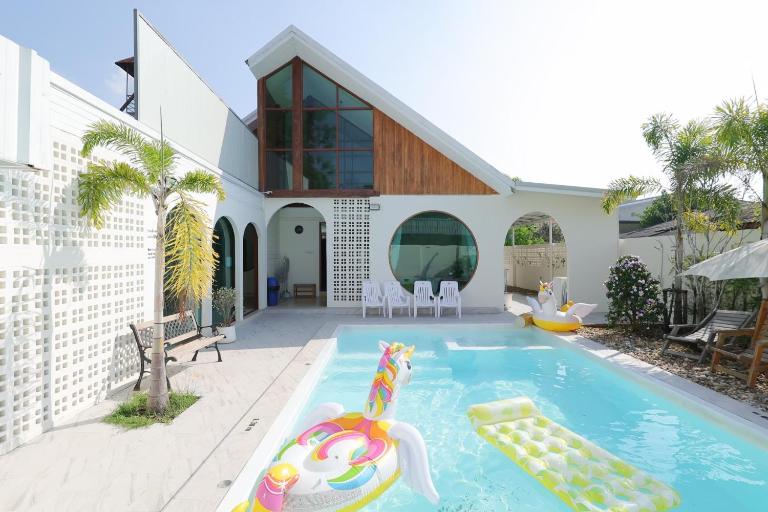 Lalin Pool Villa - 5 mins to Central Festival - Private 4BR Pool Villa for 10 - Bed and Breakfast Chiang Mai