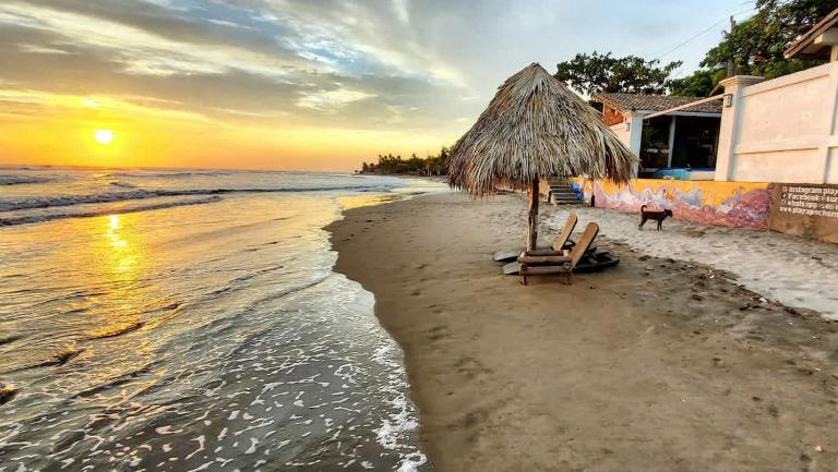 Ocean Front Private Casita w Pool and AC - Sleeps 4 - Bed and Breakfast Pochomil