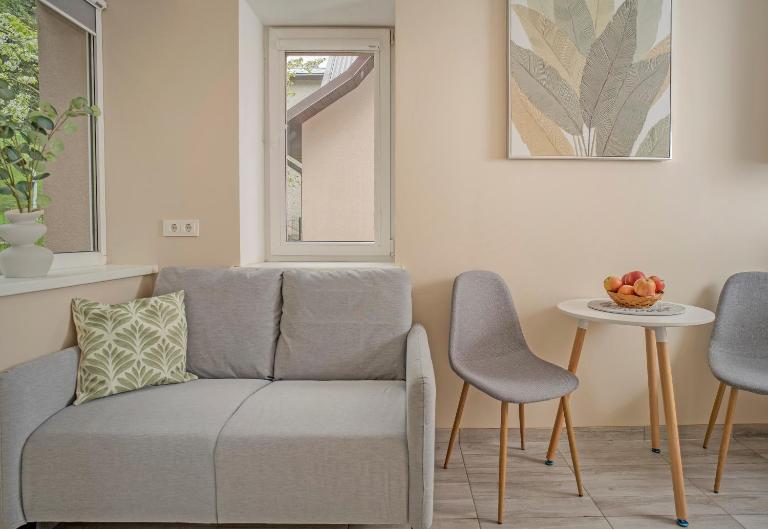 Compact and Comfy Apartment on the Greenhill - Ferienwohnung Kaunas