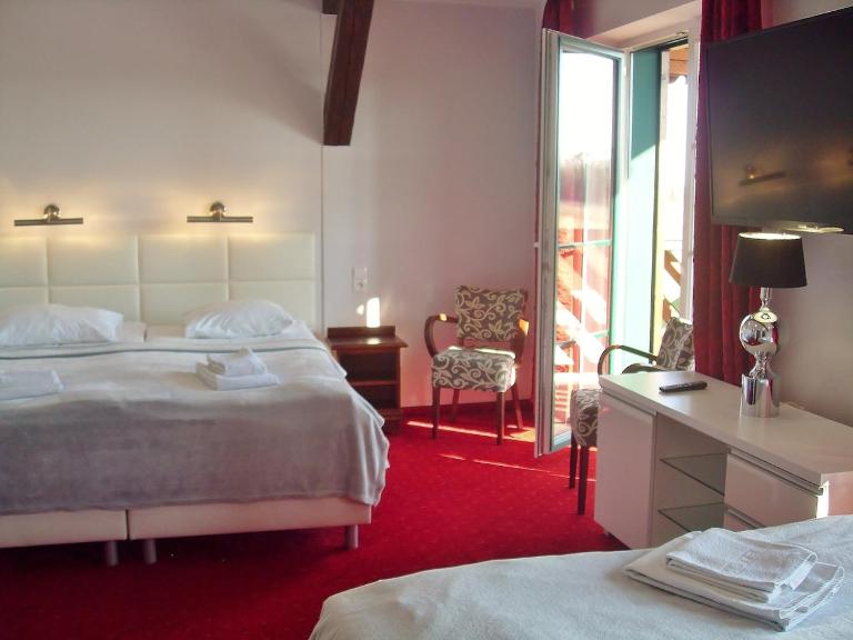 Apartament rodzinny 4-osobowy z balkonem z panoramicznym widokiem komfortowa Mazurska Chata, Aquapark-5 min - Bed and Breakfast Mikołajki