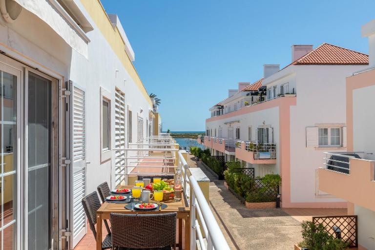 BRISA DO MAR, Cabanas River Front - B&B Cabanas de Tavira