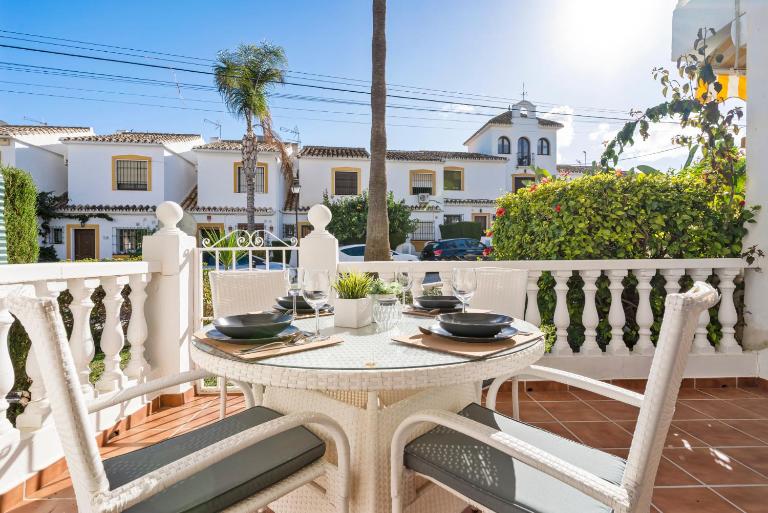 La Campana apt with pool by Costarentals - Ref 60 - Bed and Breakfast Santa Fe de los Boliches