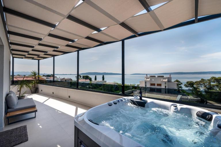 Penthouse FRANITA 50 meters from the beach - Bed and Breakfast Kutleše