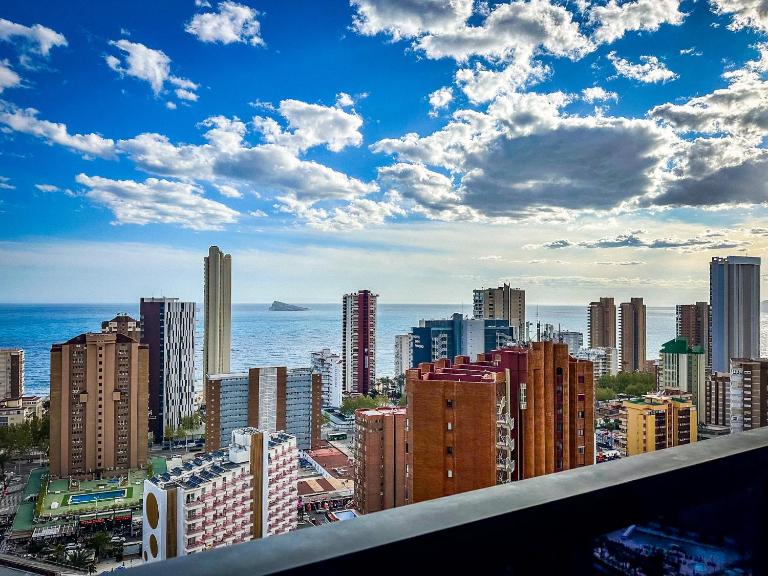 Modern Apartment Biggest Pool in Benidorm - Ferienwohnung Benidorm
