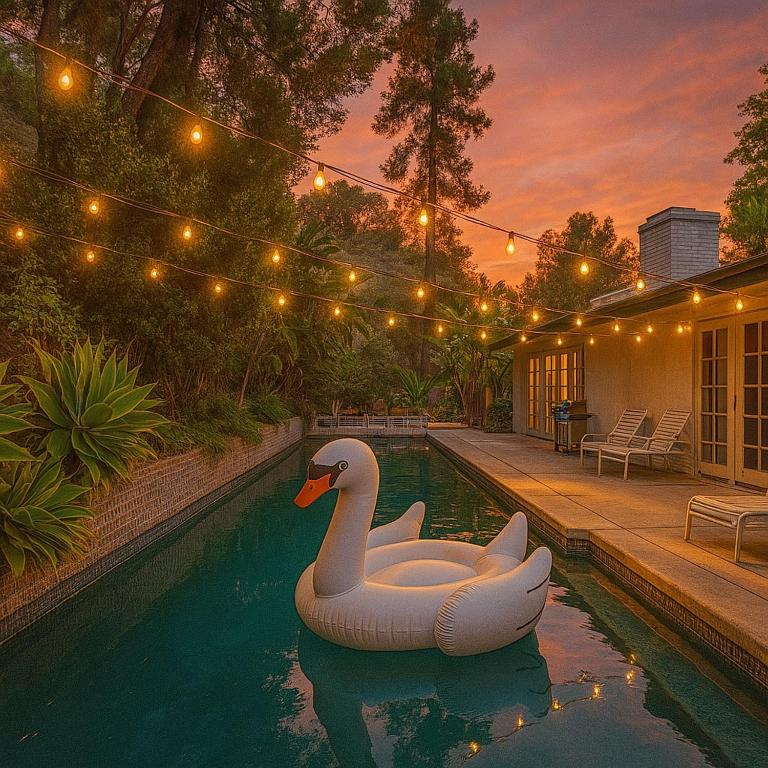 6 Minutes to Universal with Game Room, Heated Pool & Spa - B&B Los Angeles