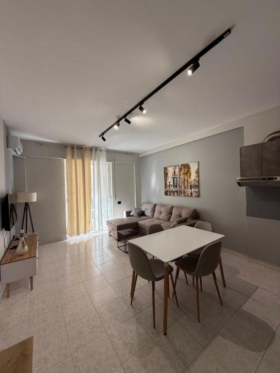 Helios Apartament - Bed and Breakfast Draç