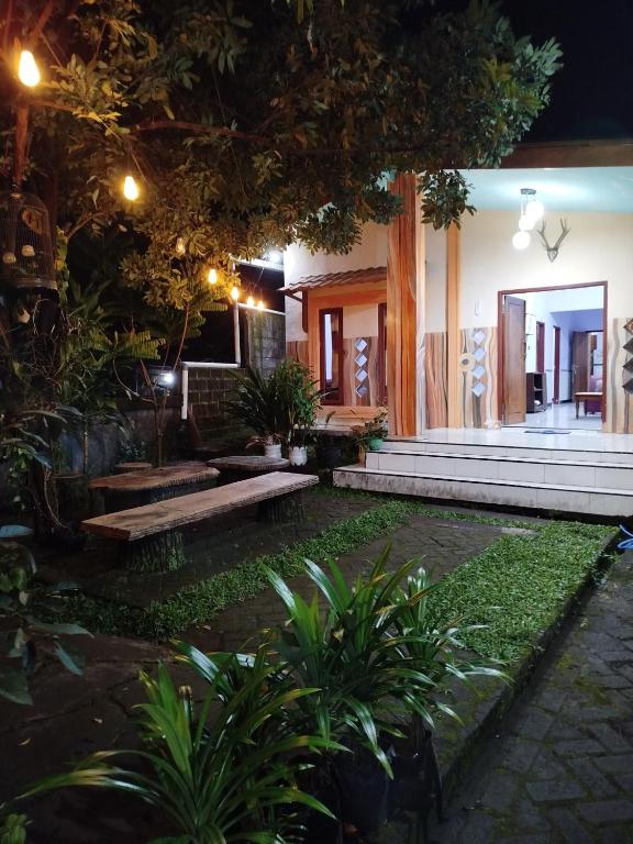 Bromo Jay House Homestay - Bed and Breakfast Sukapura