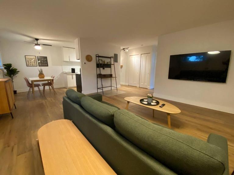 ENTIRE 1 BEDROOM APARTMENT by UW RESEARCH PARK - PS1 - Bed and Breakfast Waterloo
