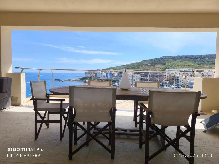 Theo's Court Sea View - Chambres d'hôtes Marsalforn