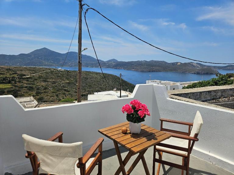 Trypiti Sea View Apartment - B&B Trypití