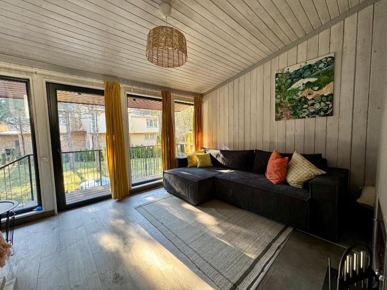 Sunny family holiday home in Jurmala - B&B Jūrmala