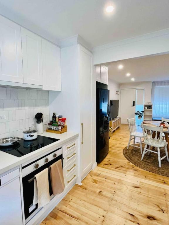 Cosy Modern RetreatI Private CourtyardI Parking - B&B Melbourne