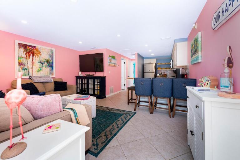 Flamingo's Nest - B&B Englewood