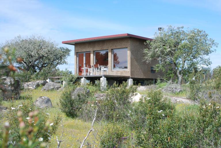 Bubulcus and Bolotas - Off Grid Nature Holiday Home - Bed and Breakfast Vimieiro
