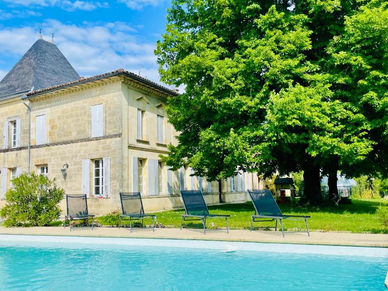 Gîte & Spa Château Lagrange les Tours - B&B Cubzac-les-Ponts
