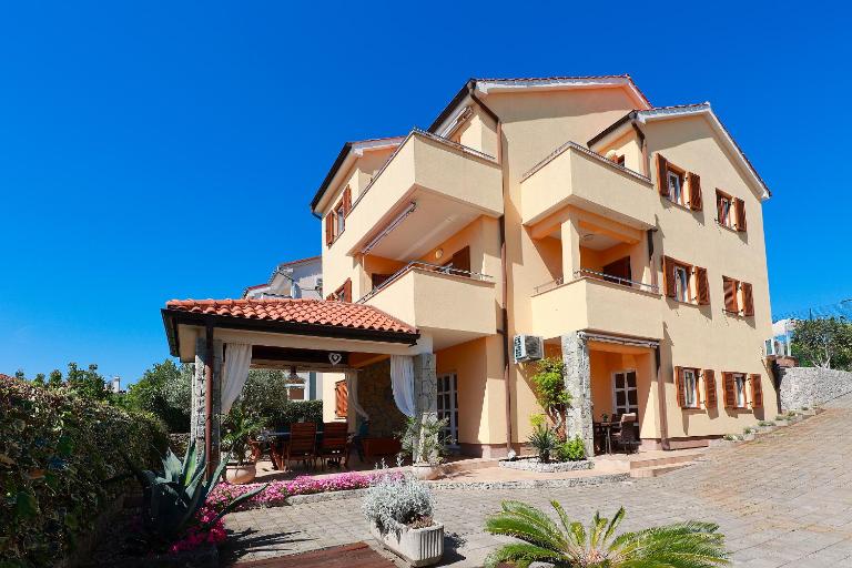 Apartments Omanović - B&B Čižići