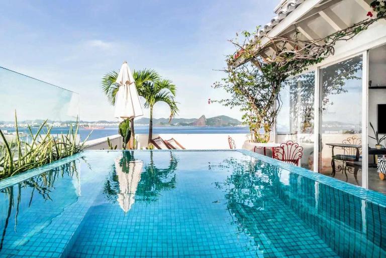 Lux 12 - Cobertura Romantica com piscina aquecida e vista mar - B&B Rio de Janeiro