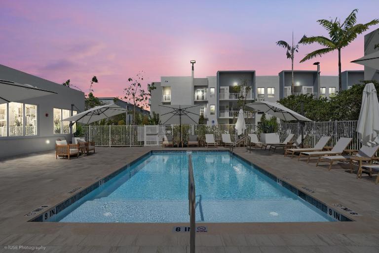 Beachside Bliss, 1BR Condo with Pool at Dania Beach - B&B Dania Beach