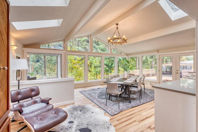 Stay Portland - Sandy Riverfront Mt Hood Cabin! 9 Queen Beds! - Ferienwohnung Rhododendron