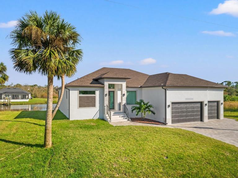 Modern Waterfront Bliss - Bed and Breakfast Port Charlotte