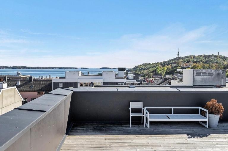 Central apt near beach and city life - B&B Kristiansand