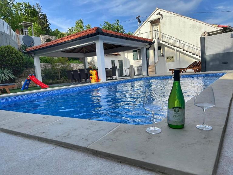 Kameni dvori - Family Villa with Pool & Jacuzzi for 8 - B&B Imotski