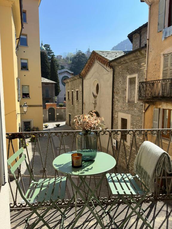 Palazzo Gamba Denti Apartment by Gottschalk - B&B Bellano