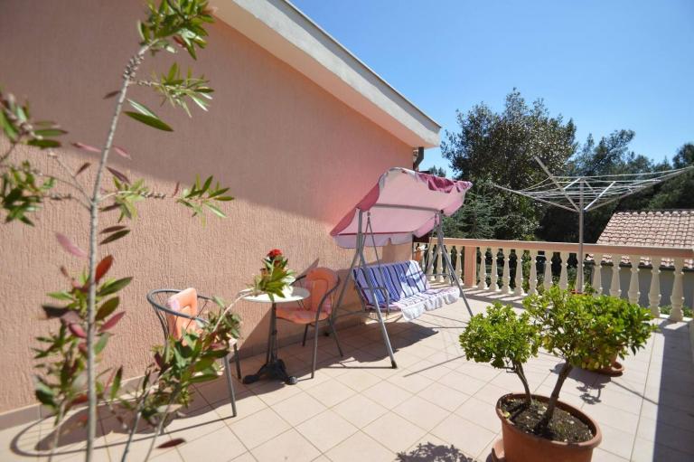 Franka 1 Apartment with terrace near the Beach, Artatore Mali Lošinj - B&B Mali Lošinj