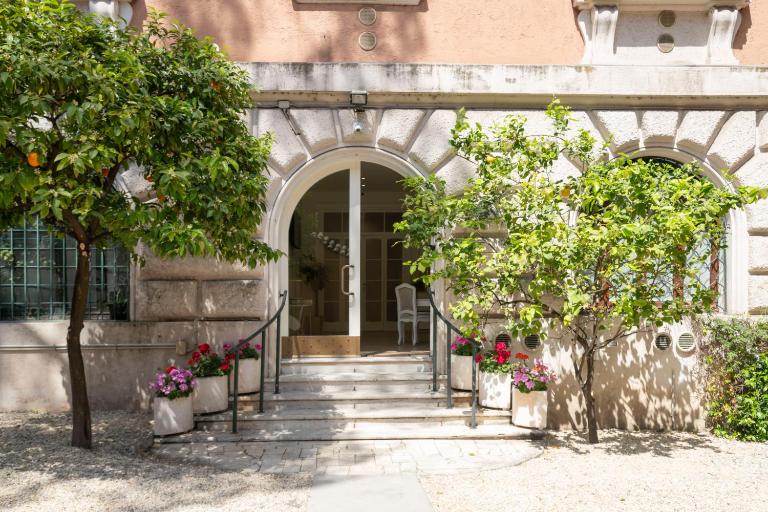 Domus Giulio Guest House - Bed and Breakfast Rome
