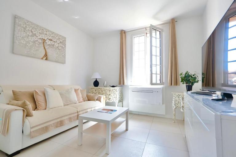 Le Nine - Apt 2 prs standing Vieil Antibes - B&B Antibes
