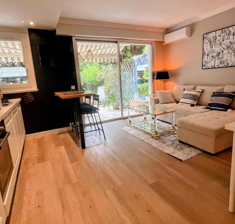 "Saint-Tropez" Superbe appartement avec Terrasse Jardin et Parking privé - B&B Saint-Tropez