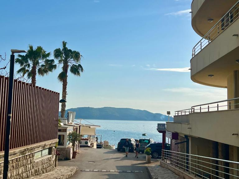 Step to the sea apartment - B&B Rafajlovići