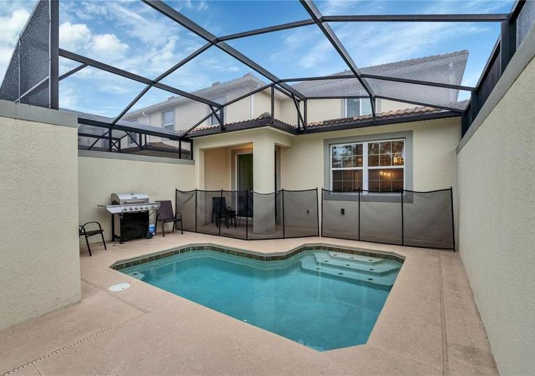 Stunning Townhome with Private Pool - Storey Lake - 5021 WW - Chambres d'hôtes Kissimmee