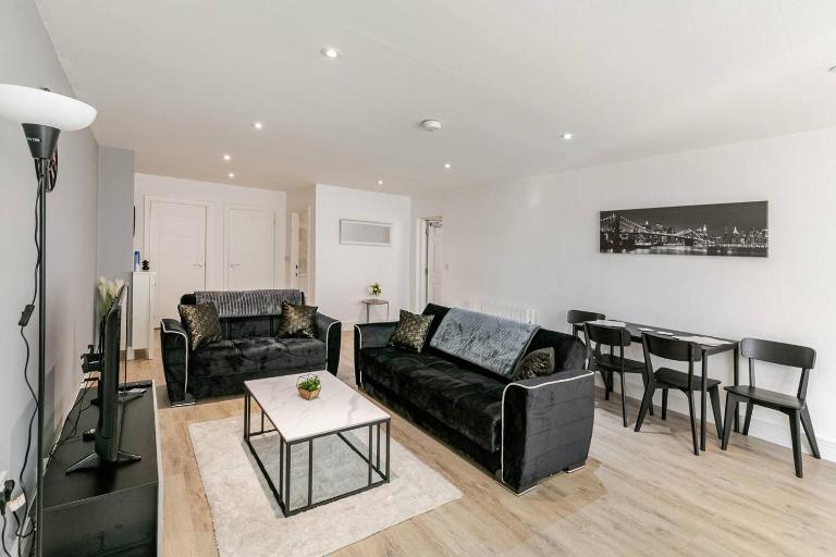 New Modern and Spacious 2BR In The Heart of Burnley with Free Private Parking - Chambres d'hôtes Burnley