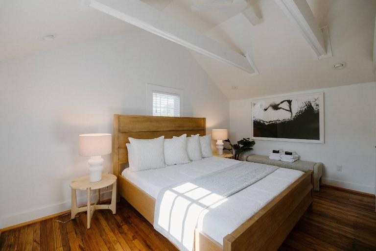 The Villa - 4 Blocks to KB Pier - King Bed - Pickleball - Summer Specials! - B&B Kure Beach