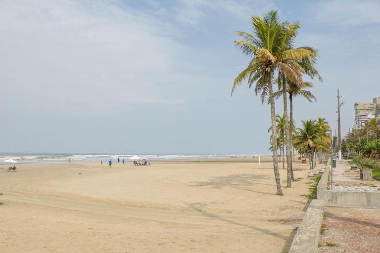Apto c garagem, otima localizacao a 80m da Praia - Ferienwohnung Praia Grande