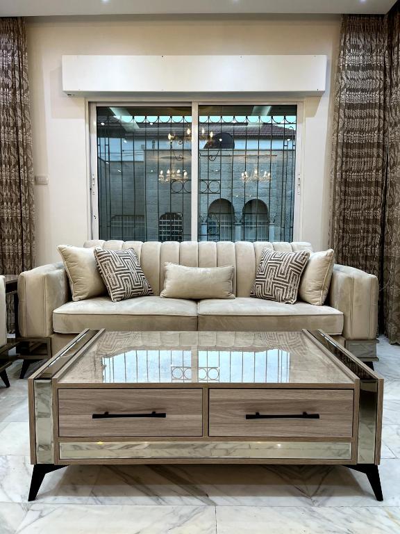 Fully Equipped 3BR Apt in Family-Friendly Building - B&B Amman