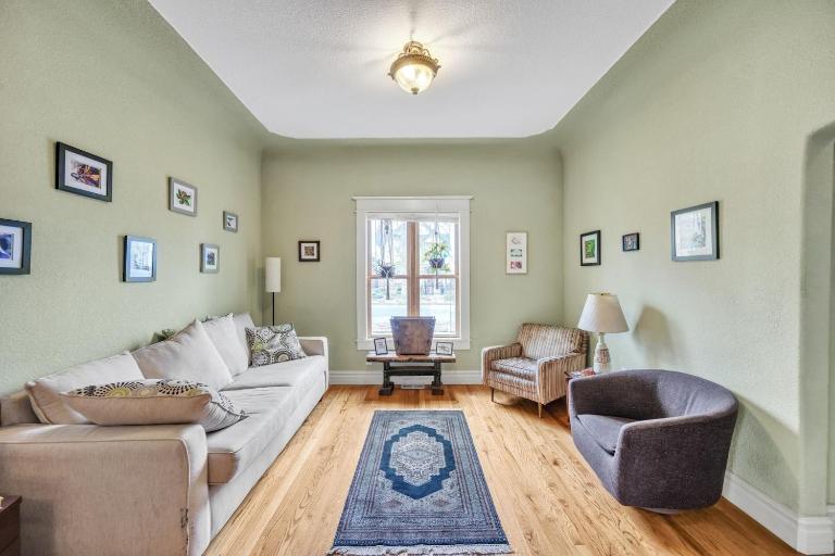 Stylish 2-Story Home - Perfect Denver Location home - B&B Denver