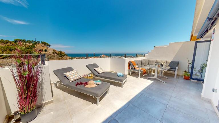 Atico Puesta Sol en Dénia Centro, con Encanto Mediterráneo y Vistas Abiertas by Family Homes Rentals - Bed and Breakfast Denia
