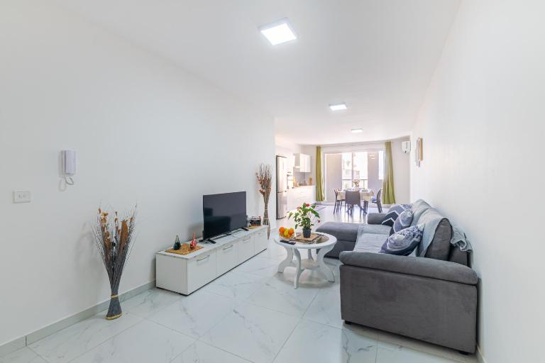 Brand New Spacious Apartment with Far Sea View - B&B San Pawl il-Baħar