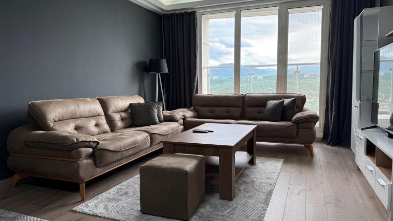 Penthouse Views-Free Pool & Spa - B&B Skopje