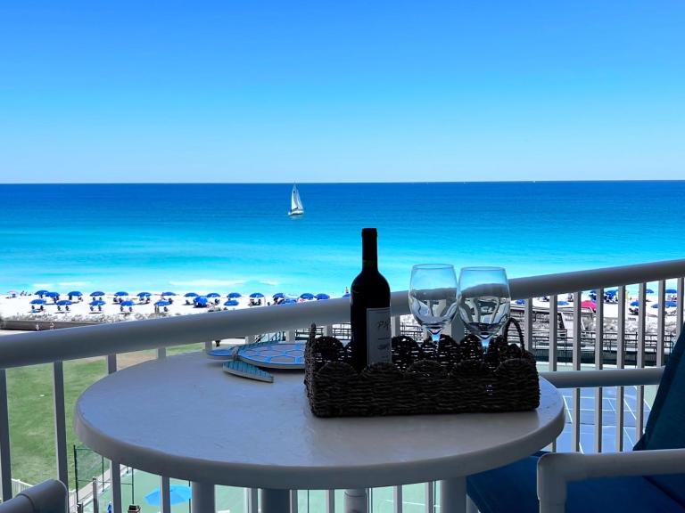 Holiday Surf and Racquet Unit 612 - B&B Destin